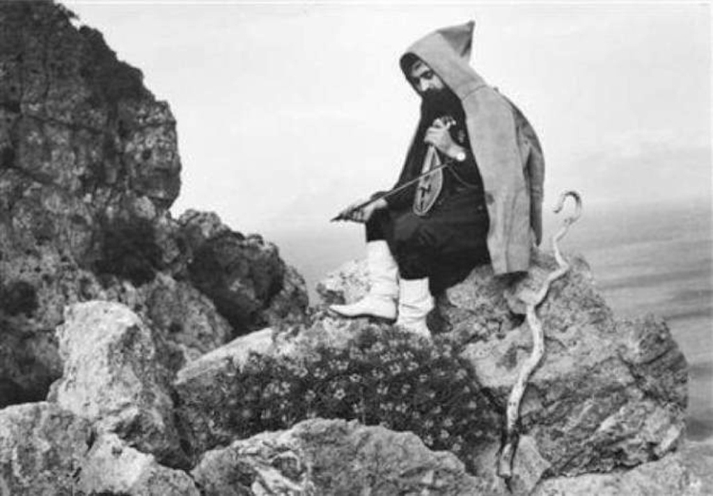 «Στραβά και ανάποδα» στη μουσική της Κρήτης μουσική της Κρήτης