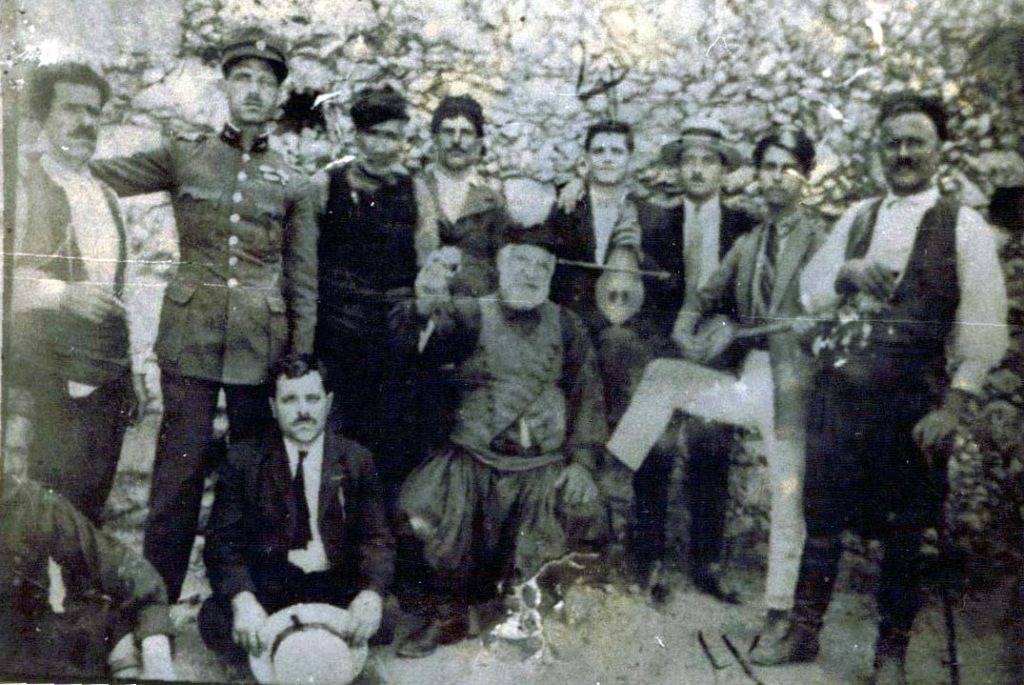 Τα αστικά τραγούδια στην Κρήτη kareklas foustb 2 copy